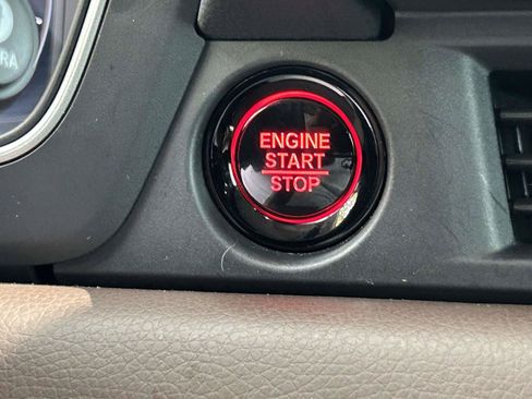 Used 2025 Honda Pilot Elite image 26