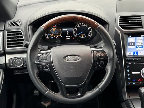 Used 2018 Ford Explorer Platinum image 24