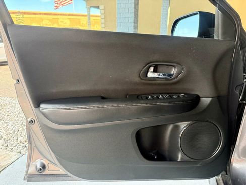 Used 2016 Honda HR-V LX image 14