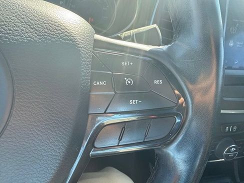 Used 2021 Jeep Cherokee Latitude Lux w/ Sun & Sound Group AWD/4WD image 16