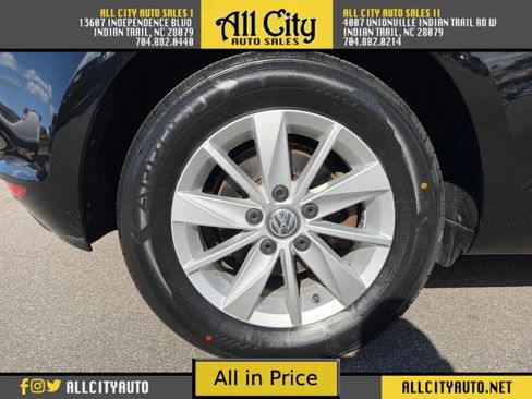 Used 2015 Volkswagen Golf S image 28