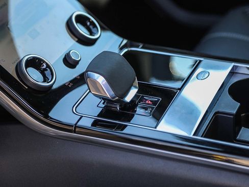 Used 2022 Land Rover Range Rover Velar R-Dynamic S image 20