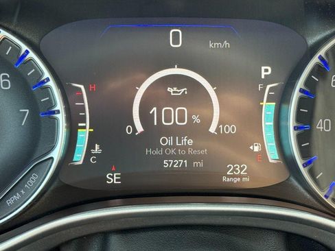 Used 2024 Chrysler Pacifica Touring-L FWD image 19
