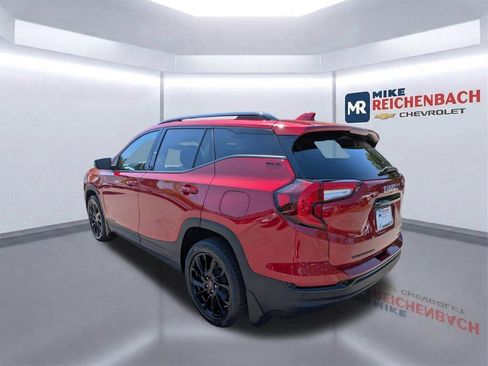 Used 2024 GMC Terrain SLT w/ Infotainment Package II image 6