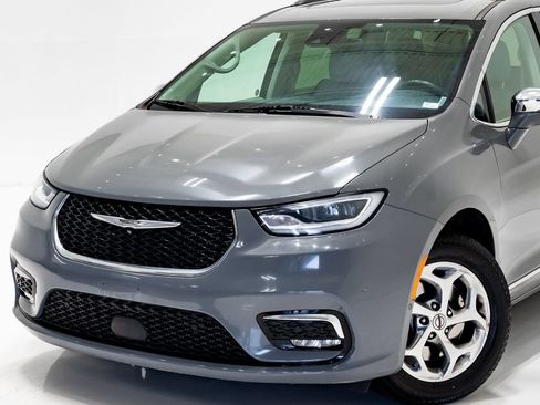 Used 2021 Chrysler Pacifica Limited w/ Premium & Safety Sphere Group AWD/4WD image 2