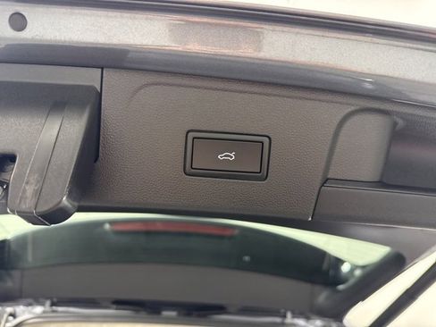 Used 2025 Volkswagen Atlas SE image 22