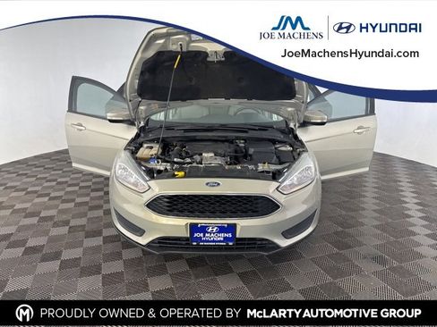 Used 2015 Ford Focus SE w/ SE Cold Weather Package image 12