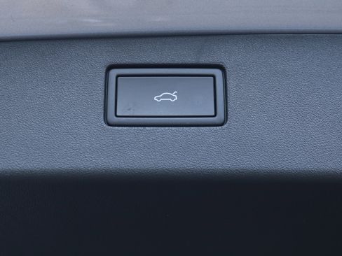 New 2025 Volkswagen Tiguan SE image 6