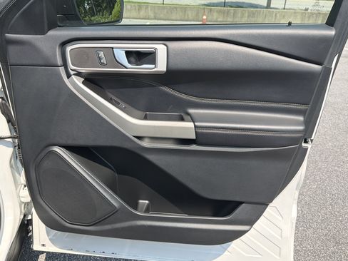 Used 2022 Ford Explorer XLT RWD image 17