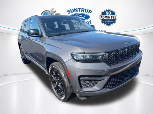 Used 2024 Jeep Grand Cherokee Altitude AWD/4WD image 15