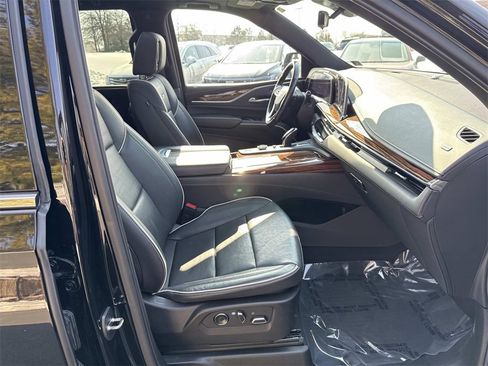 Used 2021 Cadillac Escalade Premium Luxury image 11