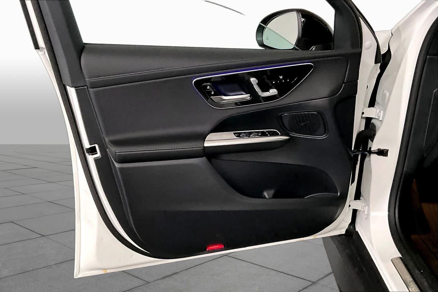 Used 2025 Mercedes-Benz GLC 300 4MATIC image 22