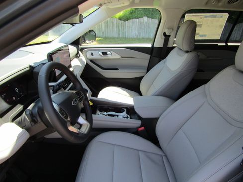 New 2026 Ford Explorer Active w/ Active Comfort Package AWD/4WD image 11