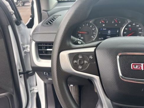 Used 2024 GMC Terrain SLE image 17