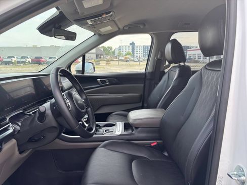 Used 2026 Kia Carnival FWD image 24