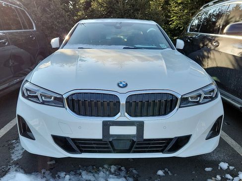 Used 2025 BMW 330i xDrive Sedan w/ Premium Package AWD/4WD image 2