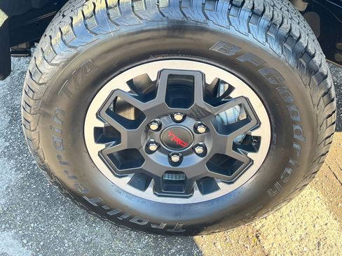 Used 2025 Toyota Tacoma TRD Off-Road image 28