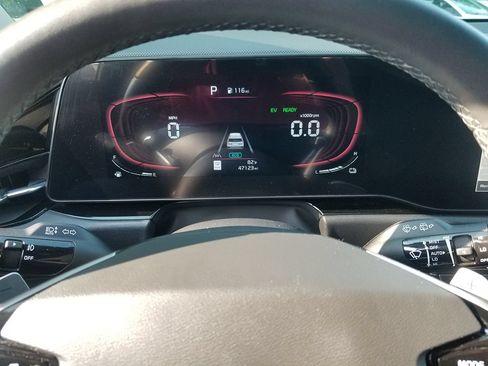 Used 2023 Kia Niro EX Touring FWD image 10