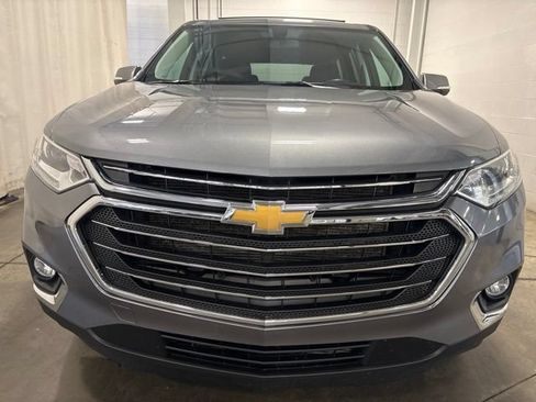Used 2020 Chevrolet Traverse LT FWD image 2