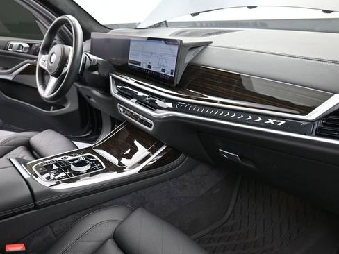 Used 2024 BMW X7 xDrive40i w/ Executive Package image 22