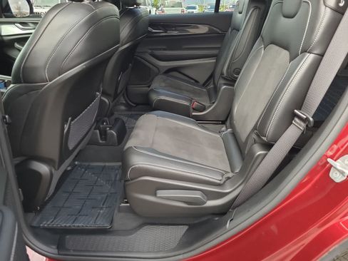 Used 2023 Jeep Grand Cherokee L Laredo image 21