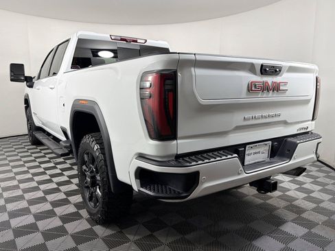 Used 2024 GMC Sierra 2500 AT4 w/ AT4 Premium Plus Package AWD/4WD image 4
