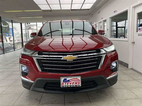 Used 2023 Chevrolet Traverse LT w/ LT Premium Package AWD/4WD image 2