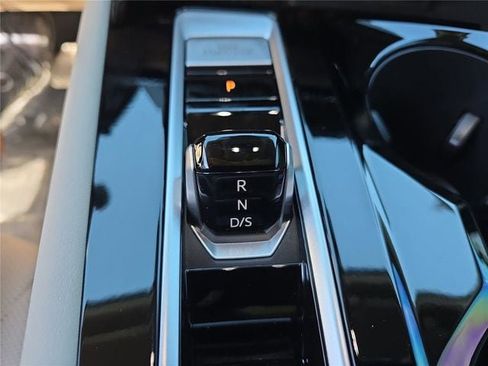 New 2026 Volkswagen Atlas SE FWD image 19