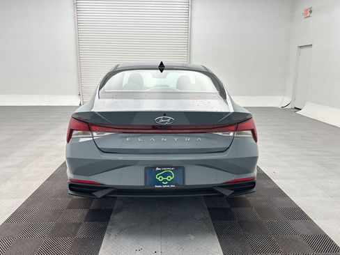Used 2023 Hyundai Elantra SEL w/ Convenience Package FWD image 10