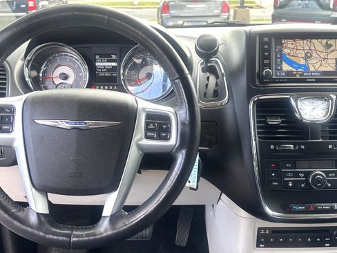 Used 2012 Chrysler Town & Country Touring-L w/ Entertainment Group #2 FWD image 13