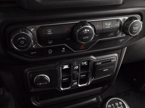 Used 2021 Jeep Wrangler Unlimited Sahara image 21