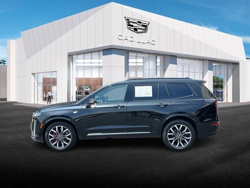 Used 2025 Cadillac XT6 Sport w/ Technology Package image 2