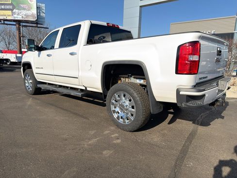 Used 2019 GMC Sierra 2500 Denali w/ Duramax Plus Package image 9
