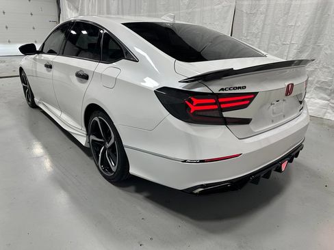Used 2018 Honda Accord Sport image 5