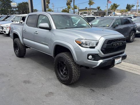 Used 2018 Toyota Tacoma SR5 AWD/4WD image 18