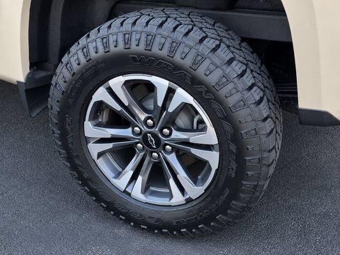 Used 2022 Chevrolet Colorado Z71 AWD/4WD image 14