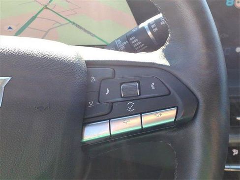 Used 2025 Cadillac XT4 Premium Luxury image 17