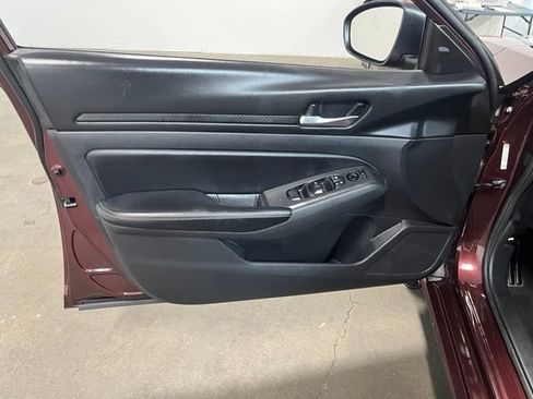 Used 2024 Nissan Altima 2.5 SV FWD image 25
