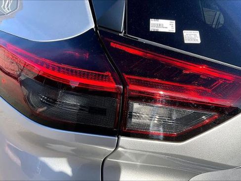 Certified 2025 Nissan Rogue SV image 27