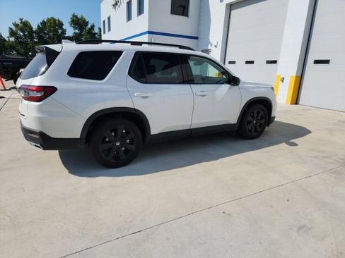 Used 2025 Honda Pilot Black Edition image 14