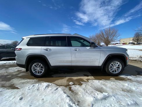 Used 2025 Jeep Grand Cherokee L Laredo image 7