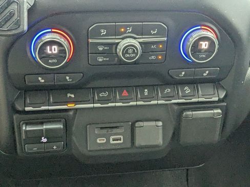 Used 2020 Chevrolet Silverado 2500 LT w/ Convenience Package image 23