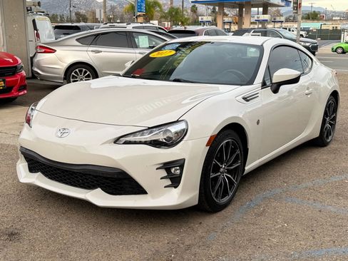 Used 2017 Toyota 86 image 3