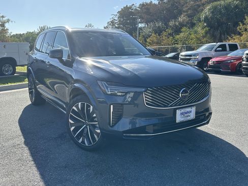 Used 2025 Volvo XC90 B6 Plus image 2