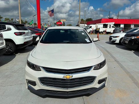 Used 2018 Chevrolet Malibu LT FWD image 1