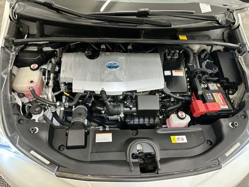 Used 2017 Toyota Prius Three Touring w/ Carpet Mat Package FWD image 34
