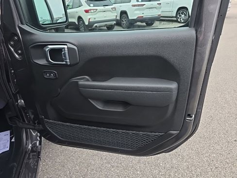 New 2026 Jeep Gladiator Sport image 10