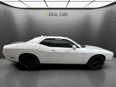 Used 2016 Dodge Challenger SXT Plus RWD image 4