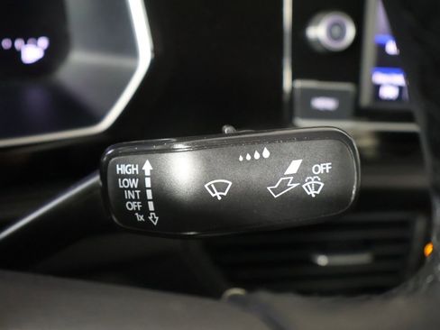 Used 2024 Volkswagen Jetta SE w/ Panoramic Sunroof Package image 38