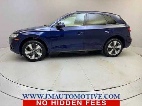 Used 2020 Audi Q5 2.0T Premium w/ Titanium Sport Package AWD/4WD image 2